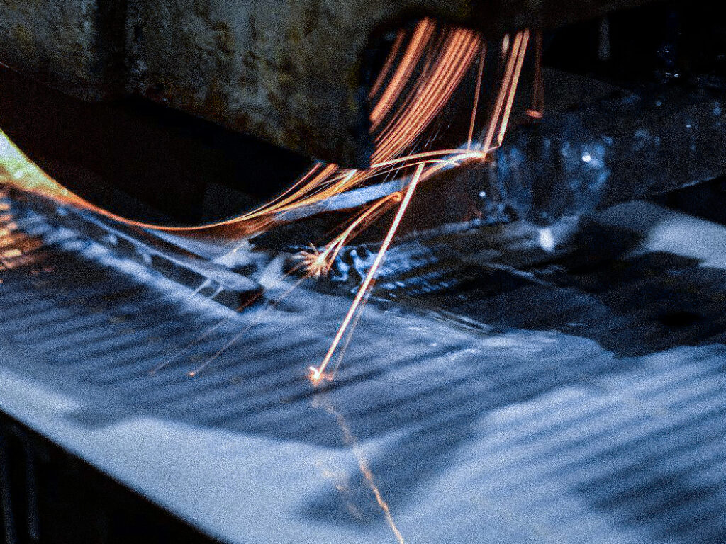 Flachschleifen von Metall